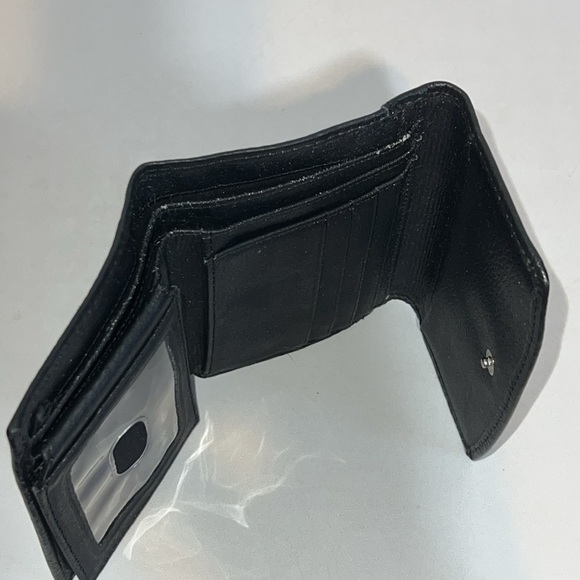 Fossil Women's Vintage Black Leather Wallet - Picture 7 of 15